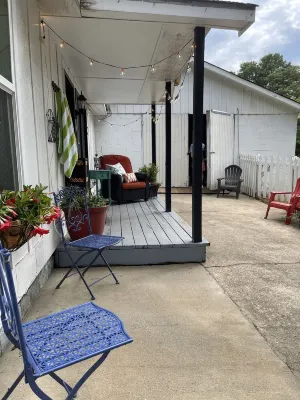 Hidden Gems in Heart of Suwanee 1Br/1Ba - 2 separate cottages available Hotels in Suwanee