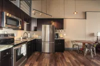 Lincoln’s Loft - Hawthorne Suite Downtown Lincoln, IL