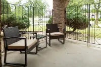 Spacious 3br home near Chicago, fenced yard for pets