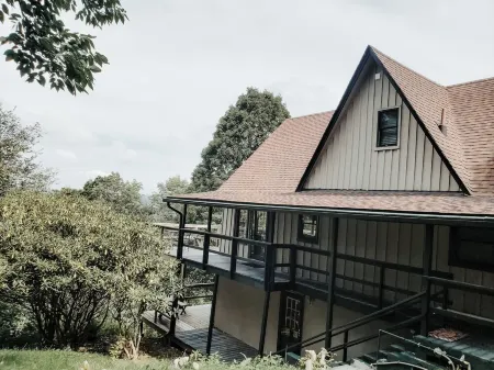 Mountain View~ Hot Tub ~ Pool ~ Arcade ~ Firepit ~ Ample Parking ~ Hatley Pointe