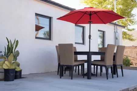 Quaint N. Central Phoenix Home near Piestewa Peak and Phoenix Mountains Preserve Отели рядом с достопримечательностью «Пистева Пик»