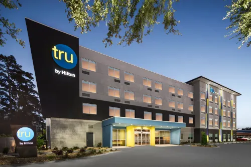 Tru by Hilton Savannah Midtown