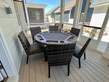 Wave Haven @ Cape Charles, a new house near a private beach & nature preserve. Отели в г. Кейп Чарльз