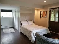 Beth's Place II - On The River - Hot Tub & New Pickleball Court! You'll love it! Hotels in Potsdam