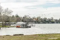 Modern North of Nashville Retreat- Easy Lake Access