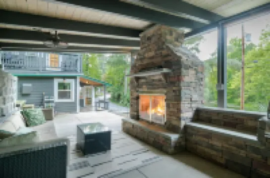 PENN STATE Country Creek Cottage w/ Hot Tub - ON Spring Creek and 7 miles to PSU