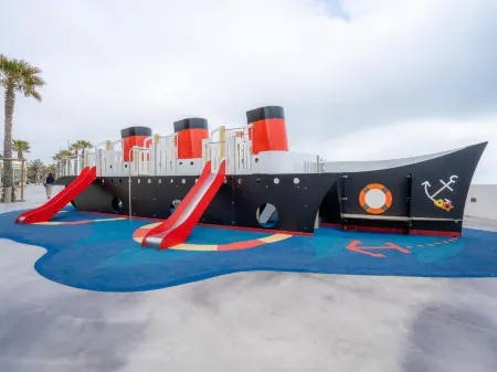 Large Terrace Facing the Sea Canet-Sud,2/4 Persons, Parking, Air Con.,Wifi Отели рядом с достопримечательностью «Le Bleu 'N' Blue»