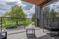 Townhome with Stunning Views & Modern Finishes - balcony