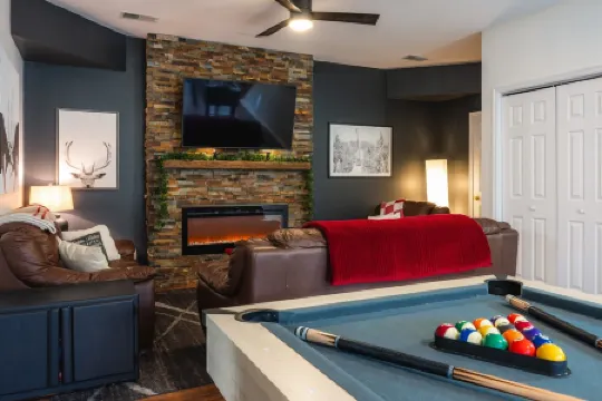 New 6 bedroom Massanutten home with 3 king beds steps from all the attractions