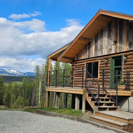 New Lux Modern Cabin w/Amazing Views, Pool Table, Christmas & Ski Holiday Await