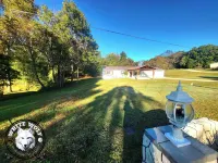 Charming 4-bedroom farmhouse in tranquil Reidsville with WiFi, AC, BAR