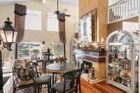 Beautiful sunset Lakehouse with with amazing views and heated pool and jacuzzi !