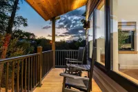 Book Now for Summer! Minutes to Dollywood and Pkwy. Newly Built with Great Views