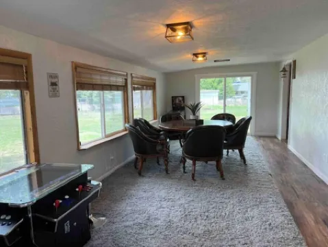 HUGE house across st from GC railway- hot tub