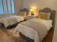 Guest house w/ private entry - 2 Bed/1 Bath - Large pool - Ample street parking