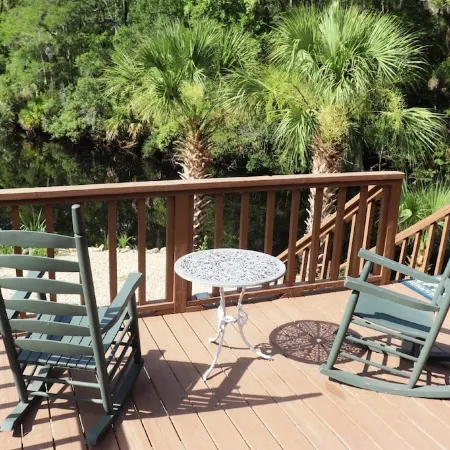 The River House - Island Getaway on the Steinhatchee River Отели в г. Дикси