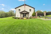 New Norris Lake Stooksbury Lodge Perfect for Families, Fishing Trips and More!