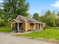 Cozy 4 season waterfront cottage in the white mountains on the bearcamp river! Ξενοδοχεία στην πόλη Ossipee