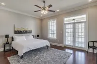 Beautiful Townhouse at De Tonti Square