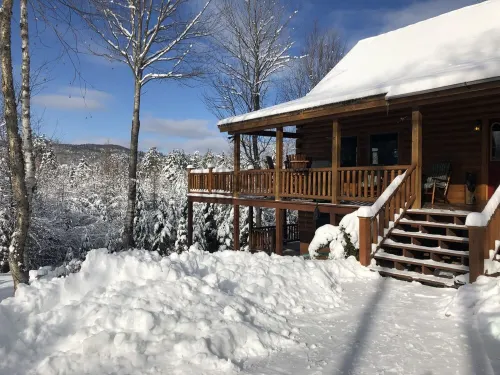 Gorgeous White Mountain Log Home in Franconia - Hike, Bike, Golf, Ski and More!