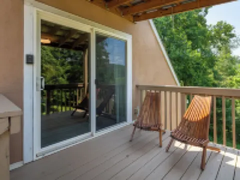 Apartment on the Knoll with private pool Hotels in Nelson County