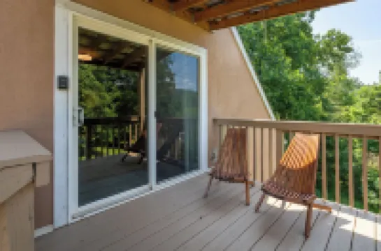 Apartment on the Knoll with private pool