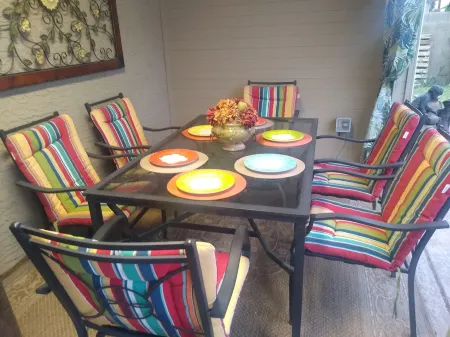 😎🏜️ <br>NEW Beautiful Relaxed Elegant Retreat.2330 sf 4b3b. Отели рядом с достопримечательностью «Университет Аризона Крисчен»