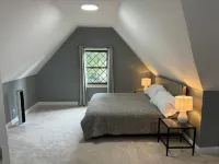 West Park retreat luxury salt water hot tub and heated fiberglass inground pool Hotels in der Nähe von Amtrak - Cleveland Station