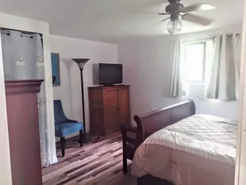 Cute, convenient, quiet Eagle River 2 bedroom home