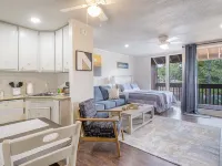 unFOREgettable 19th hole - steps from the Country Club, Golf & Pools - Pets OK! Hotels in Diamondhead