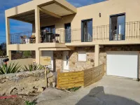 Bas de Maison 3 chambre 8 couchages avec piscine pour 6 adultes et 2 enfants