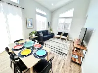 Luxe Hideaway: Private Patio, BBQ, Wineries, 20 Min to Beaches, King Bed