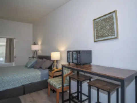 Cozy 1-bedroom condo in charming Flat Rock. Hoteles en Flat Rock