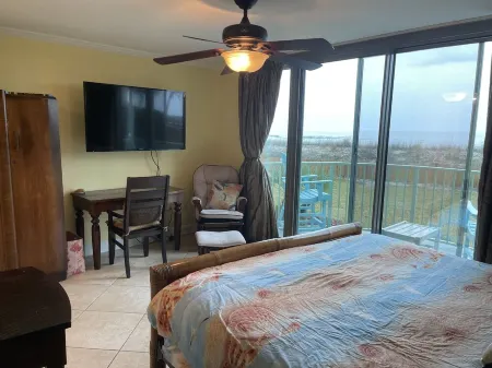 3/4bd 3Ba 1st&2 Fl  Townhouse sleeps10 w/ Dolphin Views ,Boating, Tennis,Fishing