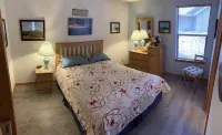 Sunriver Book Early and Save! Great, Quiet Location! 3 Bd/2 ba/Hot Tub! A/C! - balcony