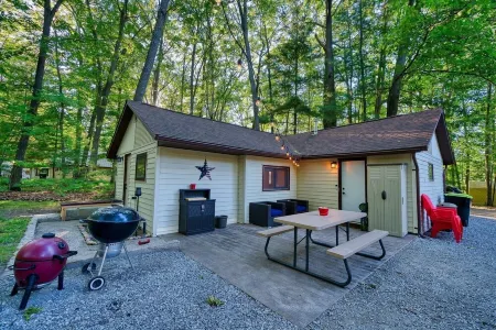 -Walk-to-Dock-Higgins Lake-Kayaks-beanbagtoss🏖️🛶🚤