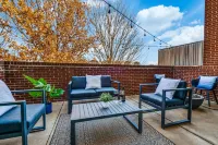 The Oleander - centrally located Luxury Townhouse steps from Magnolia Ave!