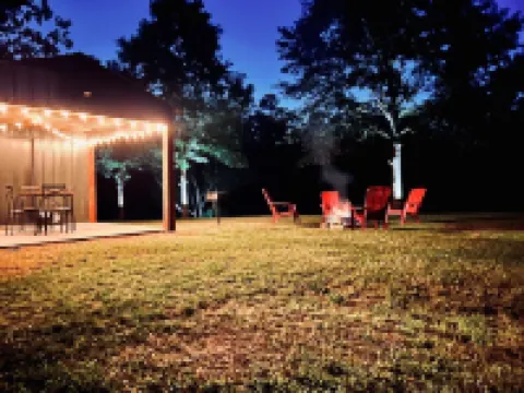 Cozy cabin w/ private pond & firepit. 3 miles to lake & 12 to Crater of Diamonds