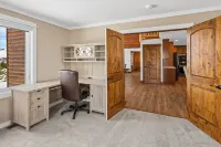 Big Elk Haus - 5Ksqft Home, Hot Tub, AC, Sleeps 14, 360 Views, PickleBall