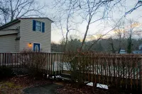 Modern Riverfront Getaway on Little Miami River Symmes Township住宿飯店