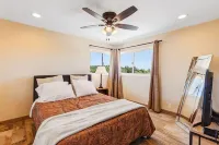 Private Vineyard Estate w/ Guest House & Hot Tub