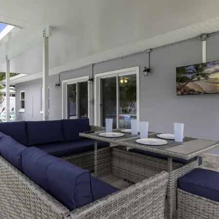 Heated Pool+Fire Pit+Trails+4 Min to Beach