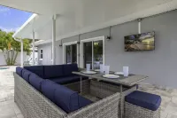 Heated Pool+Fire Pit+Trails+4 Min to Beach