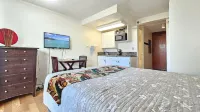 12th Floor Waikiki Queen Studio with Gorgeous Pool & Spa