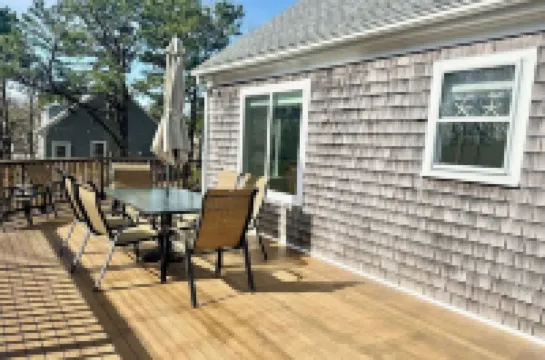 Beautiful Chatham,  Sun Sand & Surf.  8/10 mile to  beaches ,pet friendly home