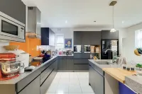 Luxury 3-bedroom House 3 minutes from Tube station