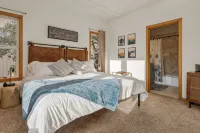 NEW! The Sunset Retreat - Lake Gregory, Mtn Views! Hotels near Lake Gregory Regional Park