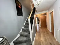 Elegant 4 Bedroom Detached House Hotels in Orpington