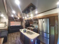 Luxury RV nested in a country setting,  Only 9 minutes from Sanford airport!