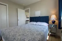 Upper Herring Lakefront Cottage #1, AC, Newly Remodeled, SUPs, Kayaks, Rowboats